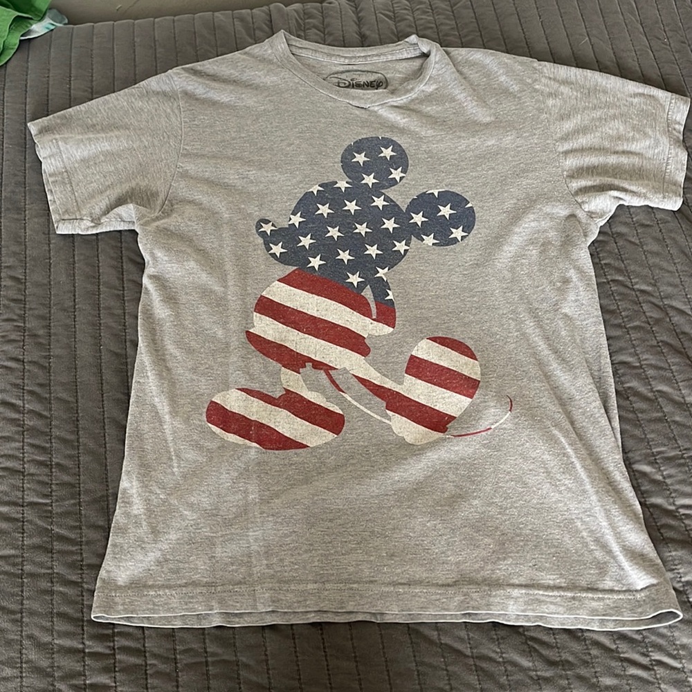 Mens USA Mickey Mouse t-shirt, gray medium **3/$15 T-shirts**